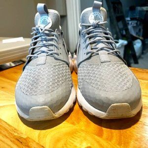 Nike Men's Hurrache Size 11.5